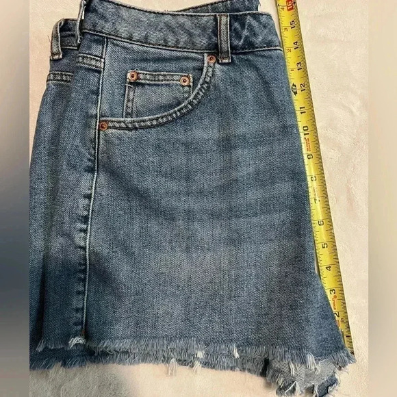 TOPSHOP mom blue Jean denimshorts frayed edges US women’s  14 - Picture 5 of 9